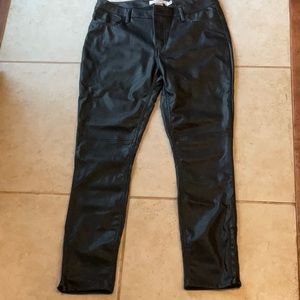 Black Faux leather pants.Belt loops. Metal button/zipper. Front/back pockets.